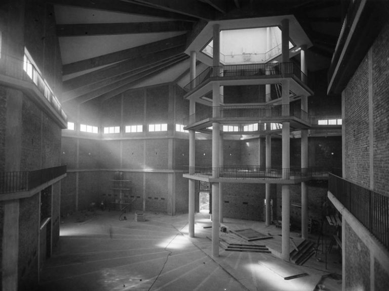 Interno della chiesa durante i lavori di costruzione – 1954